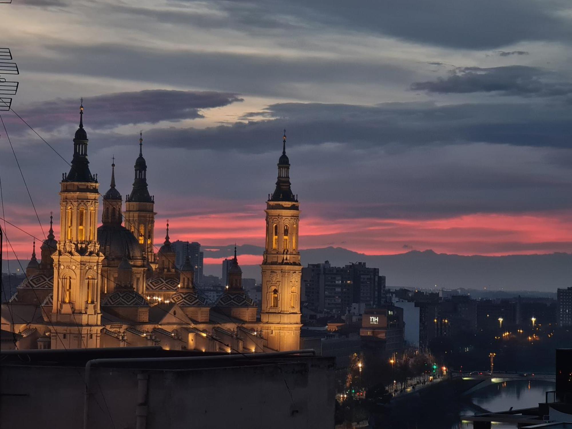 Апартаменты El Mirador Del Pilar - Parking Y Vistas A La Basilica Сарагоса Экстерьер фото
